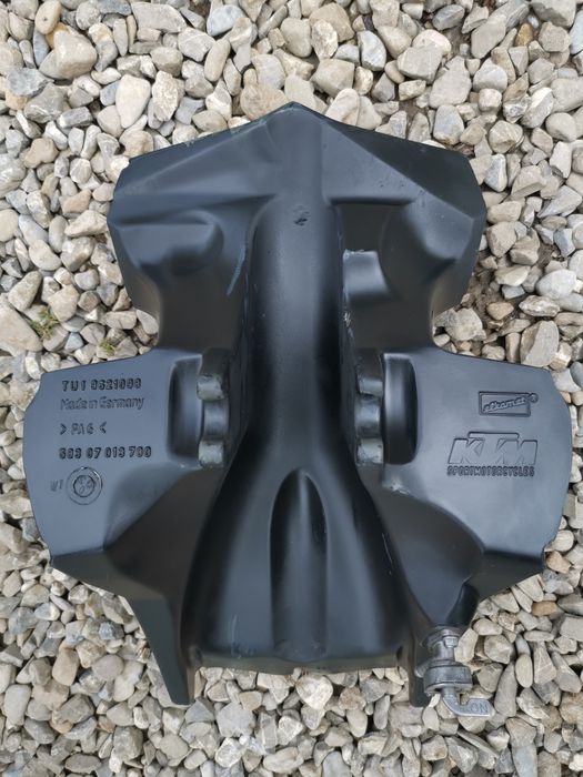 Rezervor KTM 9 L negru
