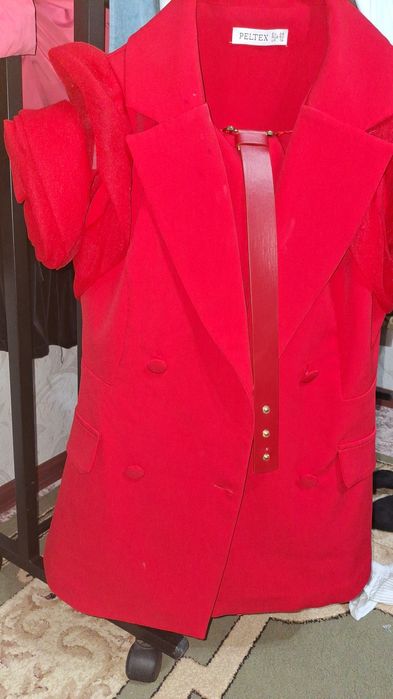 Костюм Красный красивый