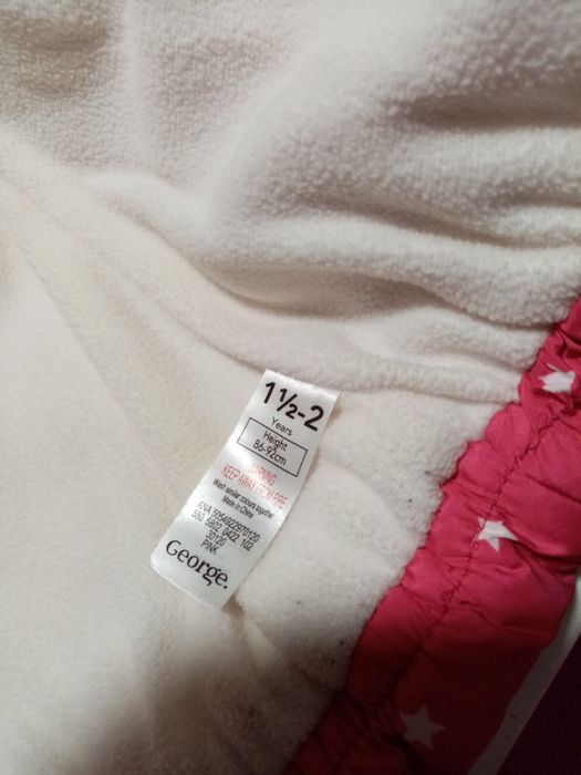 Vând geaca iarna fetita