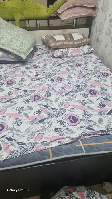 Спальный кровать