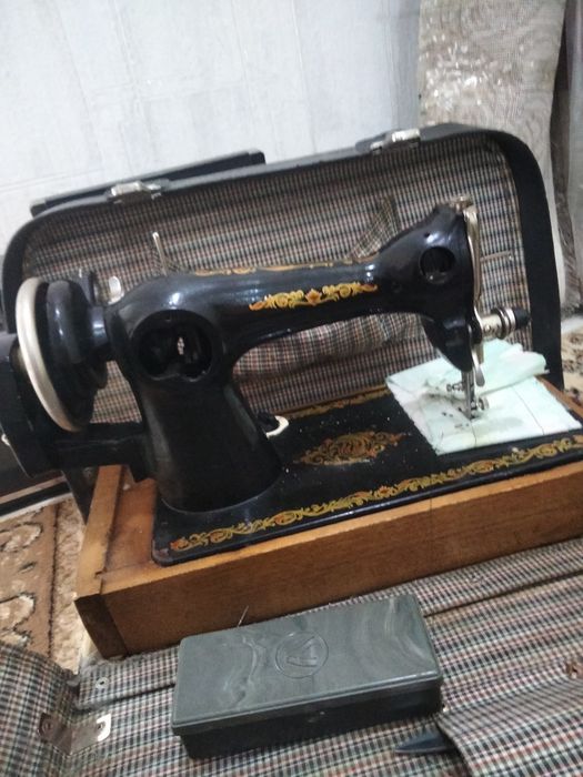 Продам швейную машинку