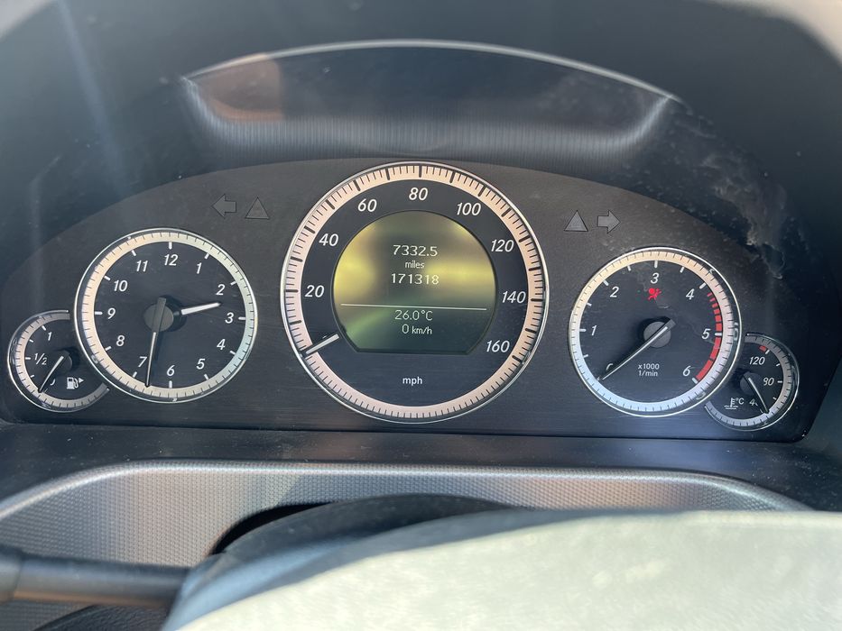 Продавам Mercedes E220 десен волан Бартер за мотор