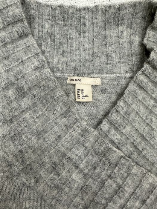 Свитер Hm v-образного выреза