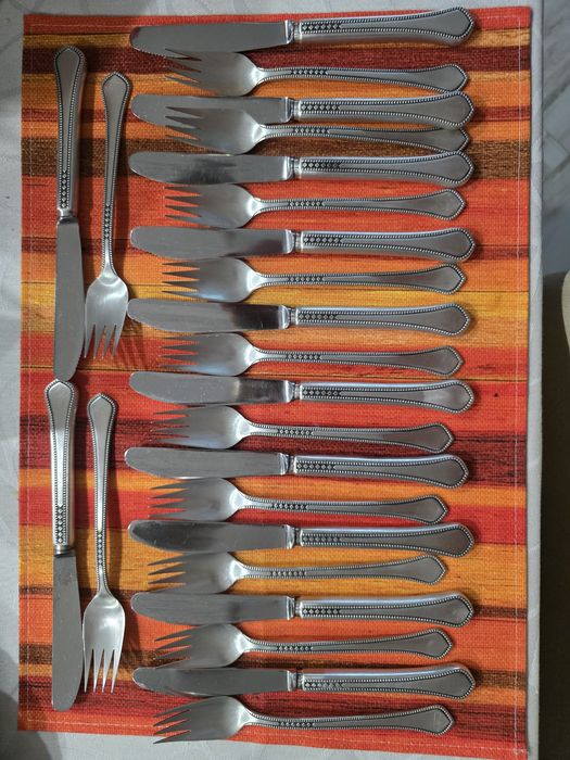 Прибори за хранене 24 части, посребрени