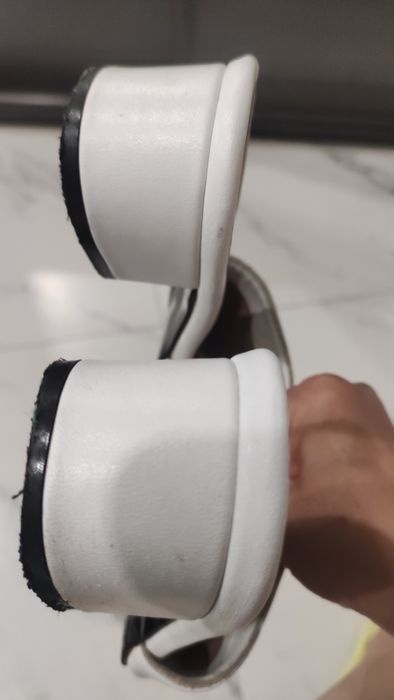 Шлепанцы кожаные 36 размер