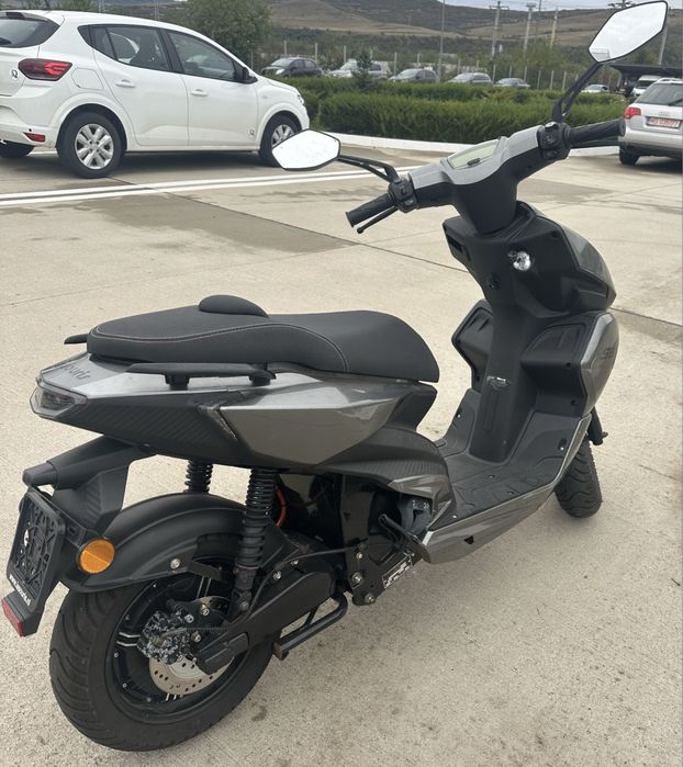 Vand scuter full electric (putin utilizat)