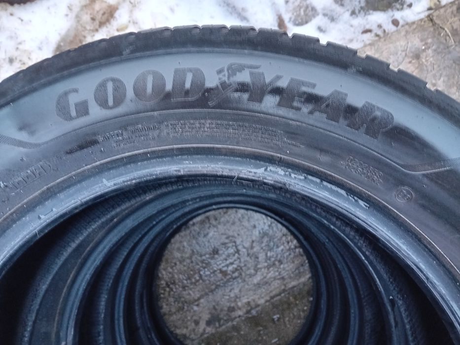 Anv 215 60  r17 Goodyear