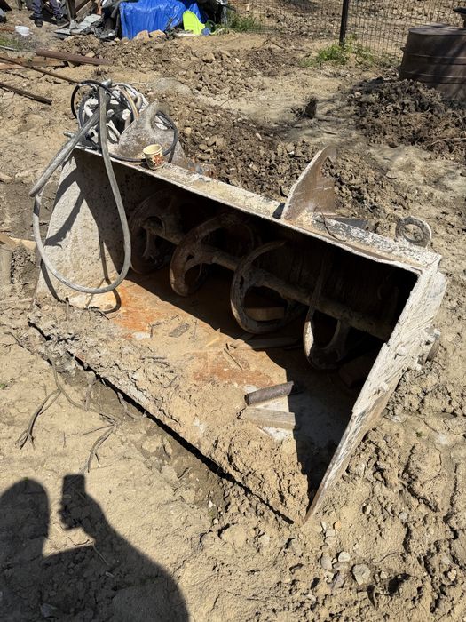 Cupa beton pentru buldoexcavator
