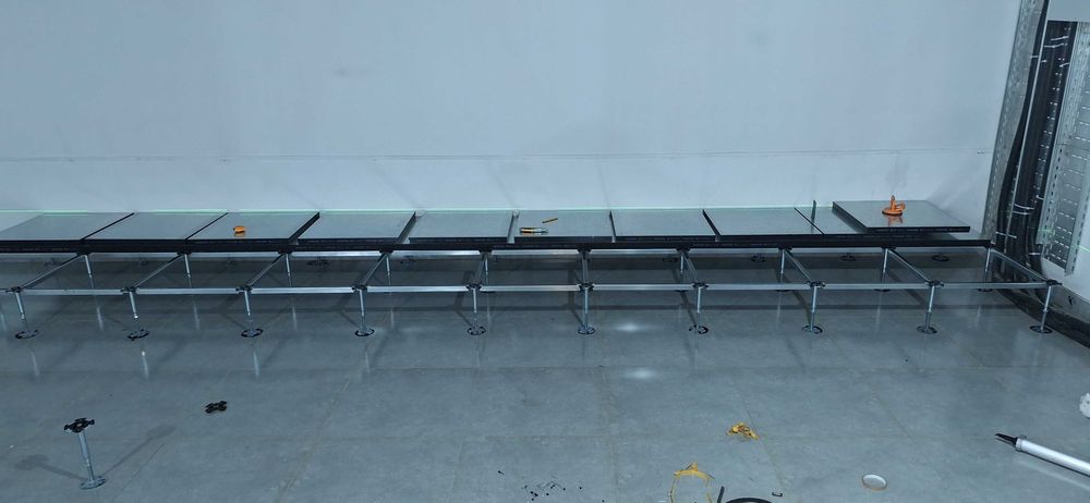 Монтаж фальшпола и ковровых покрытий  Полы под ключ Гарантия до 10 лет