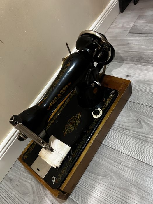 Продам ручную швейную машину.