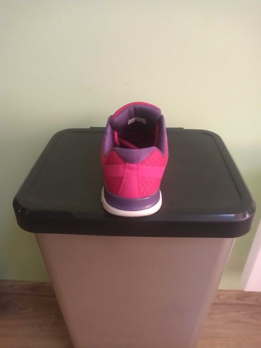 Дамски розови маратонки