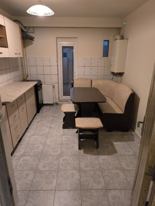 Închiriez apartament 3 camere