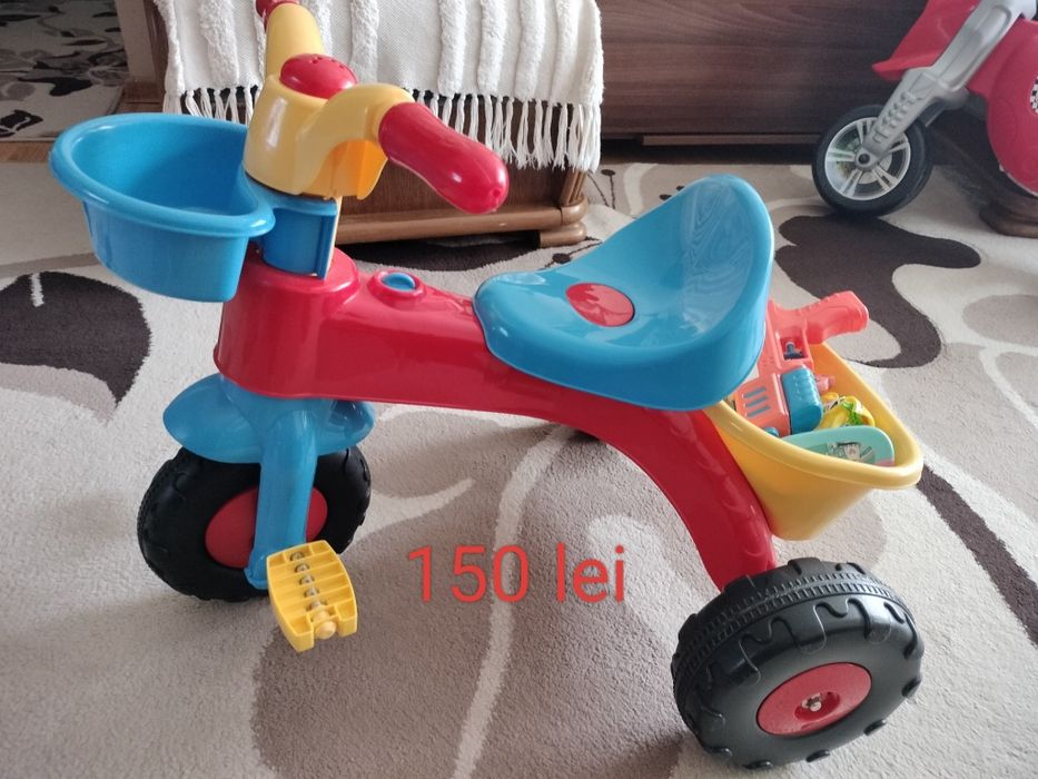 Vând tricicleta copii.