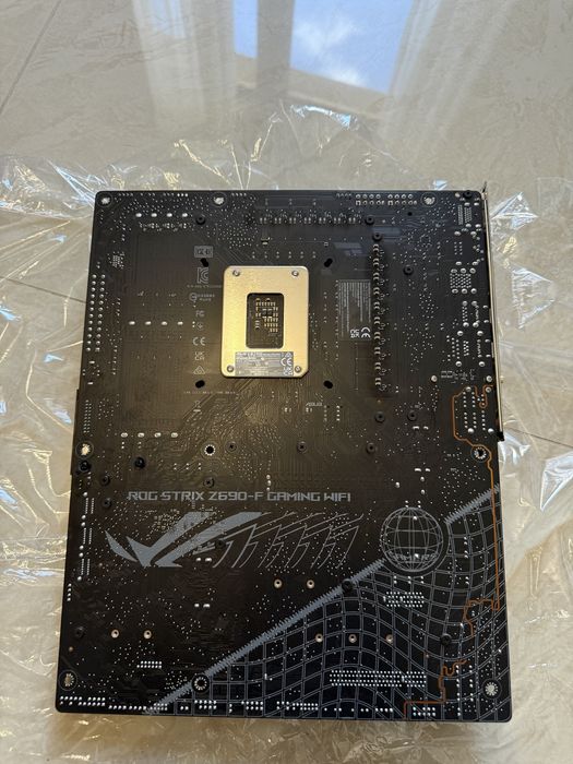 Placă de bază ASUS ROG STRIX Z690-F GAMING WIFI (DDR5, LGA1700, ATX)