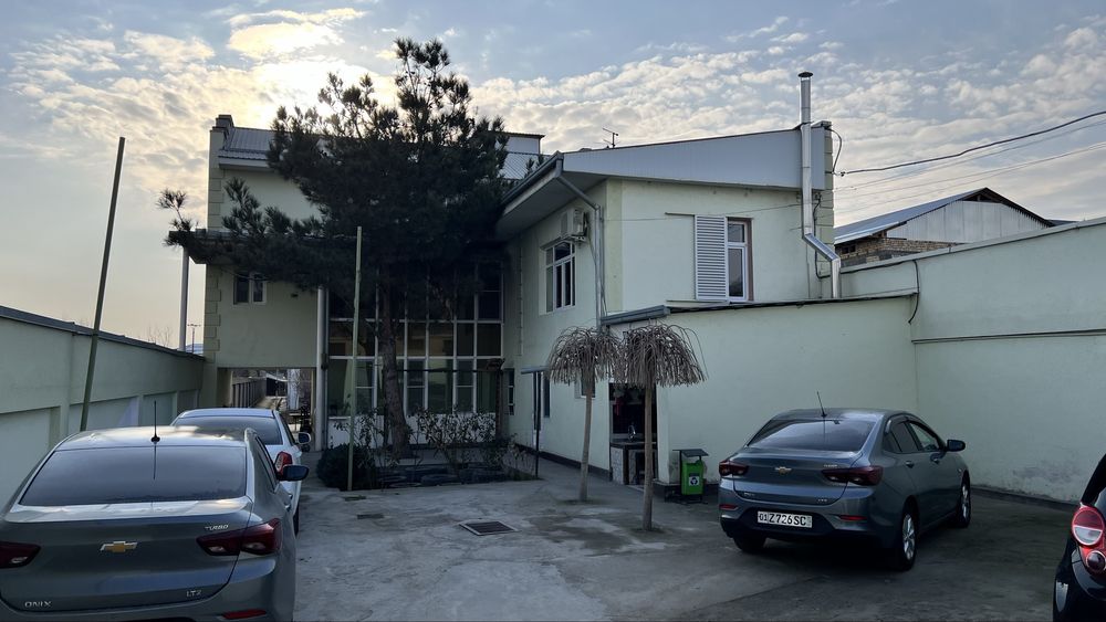 Дом свой продается. 14+2 сотки. 3-х уровневый. 9 комнат. Теплый пол.