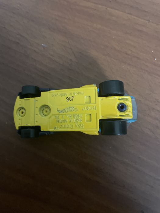 Машинка hot wheels