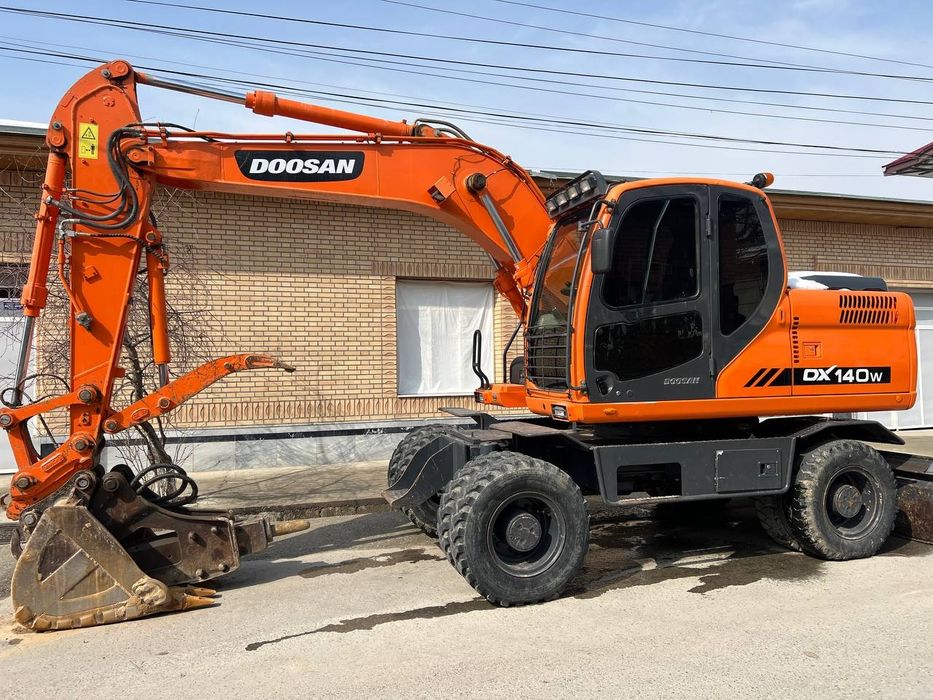 Экскаватор Doosan 140.