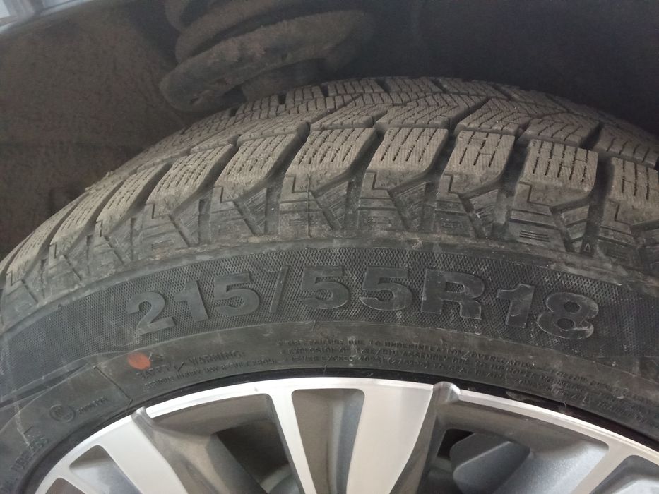 Продам комплект зимней резины Хончи Hongqi eqm 5  Камри на 18