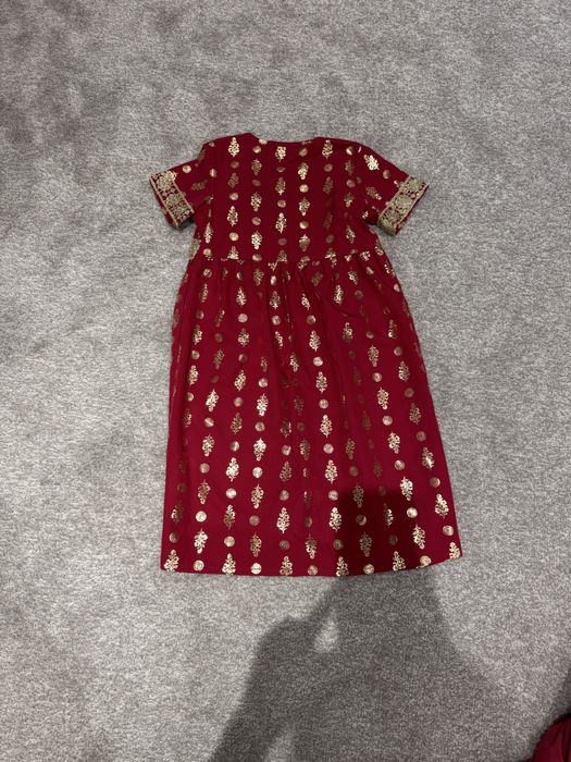 Платье принцессы на 5 лет одето только 2 раза, платье привозное с Евро