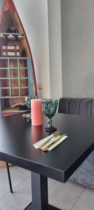 Mese, fotolii, bar, cafenea. restaurant, bistro, pizzerie, fast food