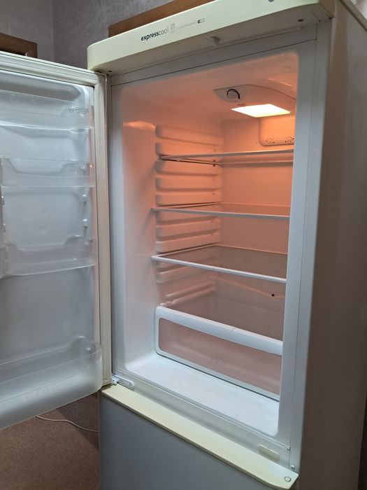 Двухкамерный холодильник LG