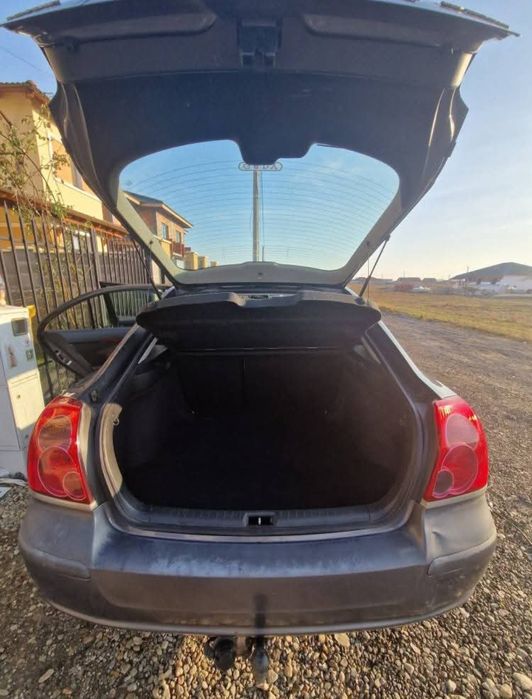 Vând Toyota Avensis