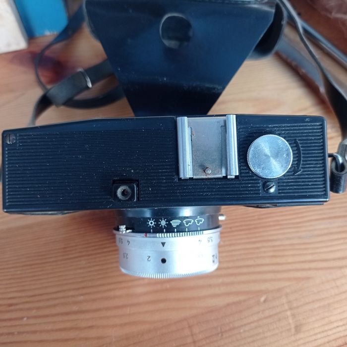 Фотоапарат с обектив и калъф Руски