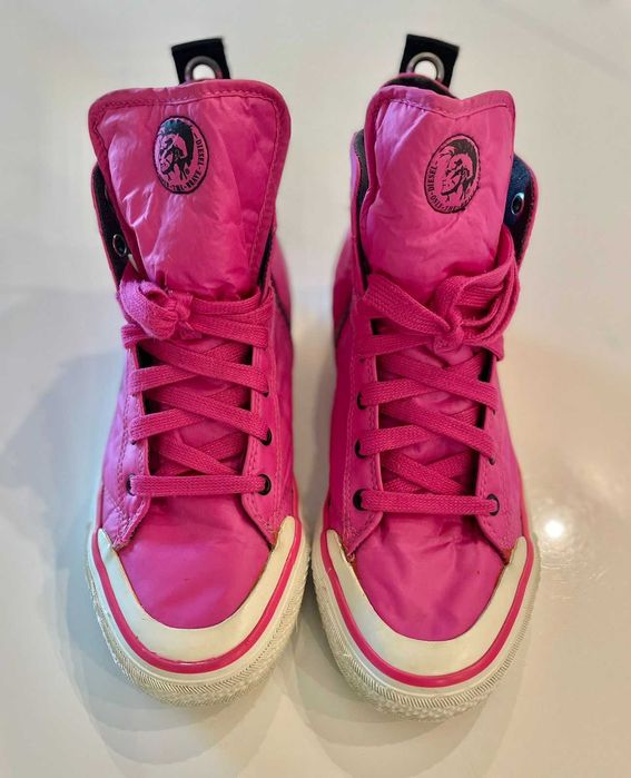 Намалени Diesel, оригинални спортни обувки с лого, размер 39.