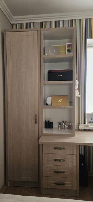 Стенка для детской или в кабинет.