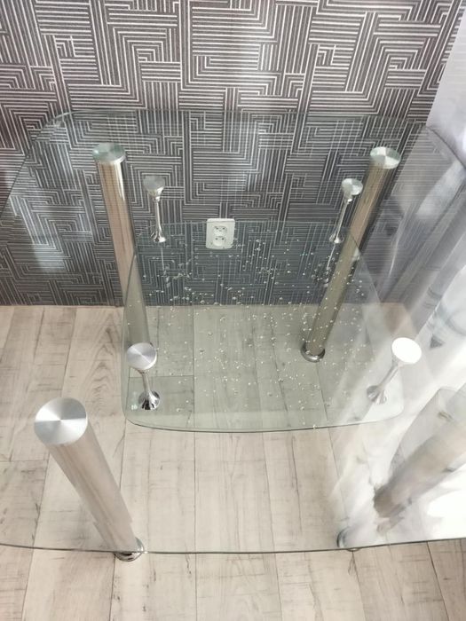 Продам стол стеклянный