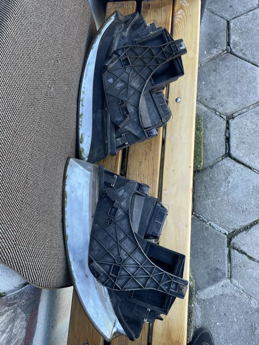 Фарове за ауди а4-б6 в добро състояние цената е за комплекта