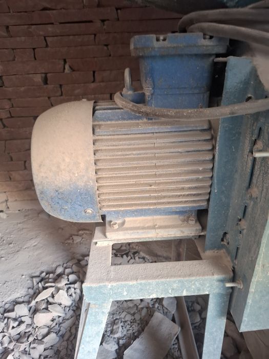 Зернодробилка продам  в хорошем состоянии