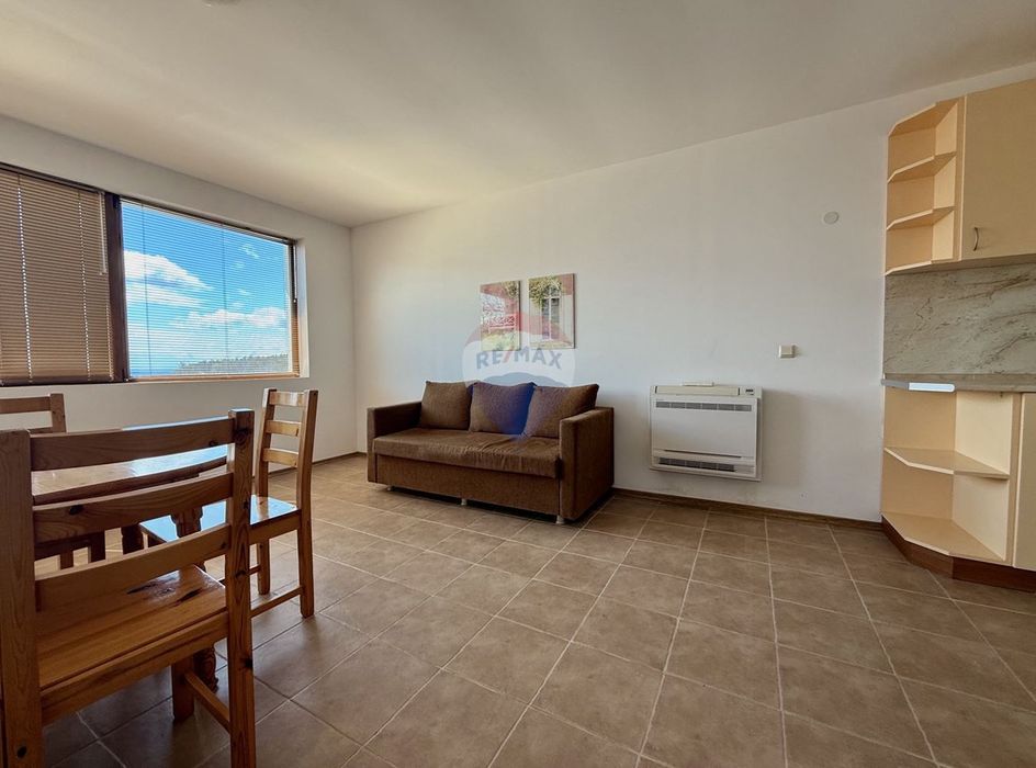 Апартамент с две спални и нескриваема морска гледка за продажба, гр.