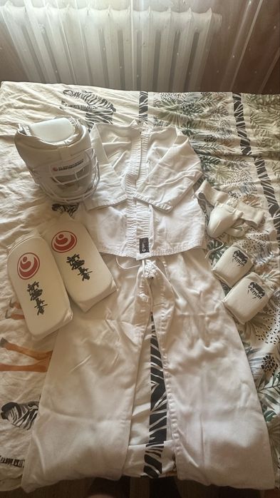 Продам комплект экипировки для каратэ