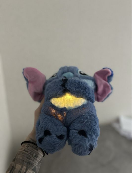 Jucarie interactiva Stitch care respira lumineaza si canta