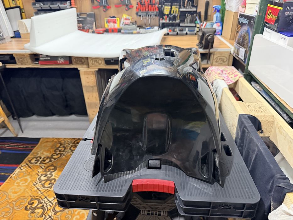 Продавам долната пластмаса за Yamaha Aerox