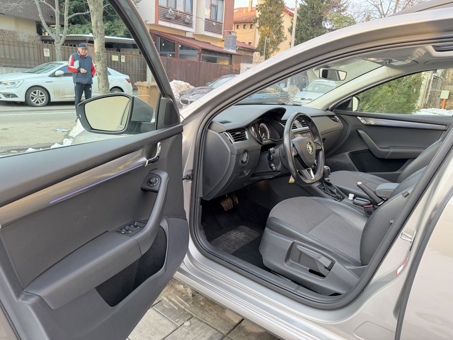 Skoda Octavia Ambition diesel 116cp DSG / Panorama / Piele / Bi-xenon LED / Distronic+