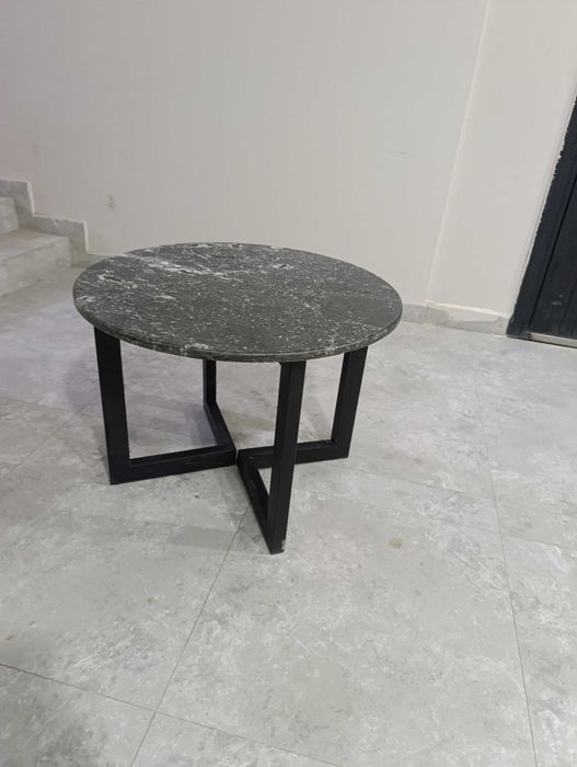 Продам журнальный столик из натурального камня новый
