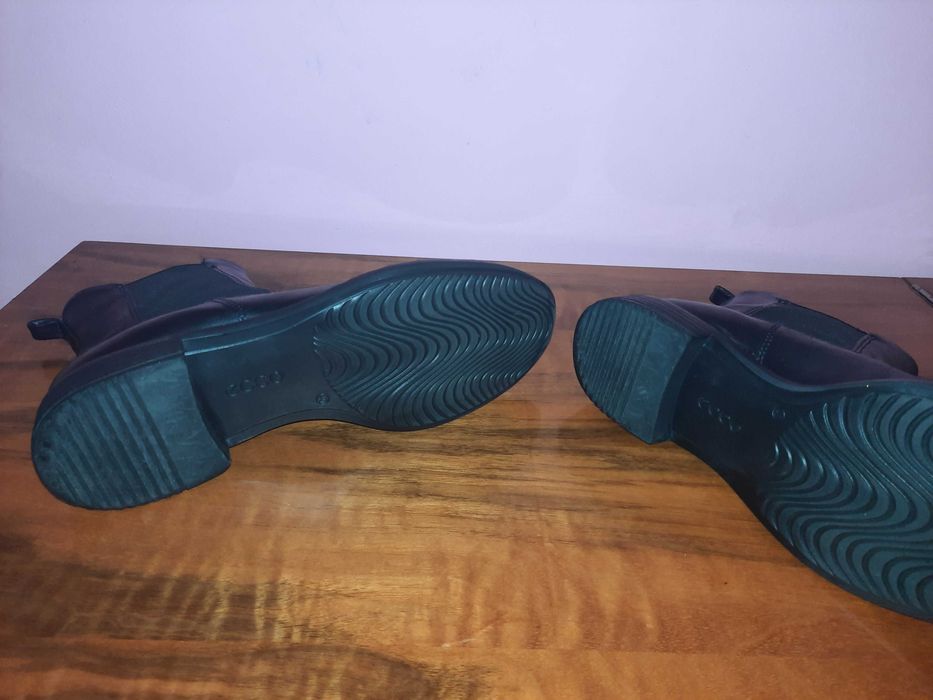 Ghete dama Ecco din piele