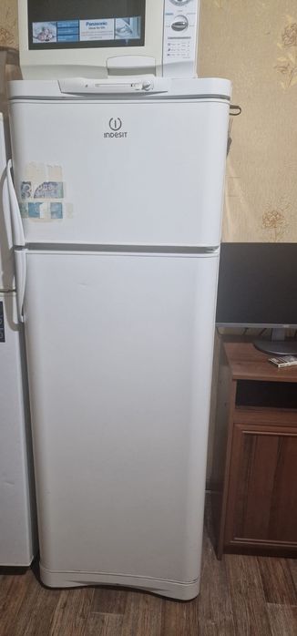 Продам холодильники Индезит и Daewoo