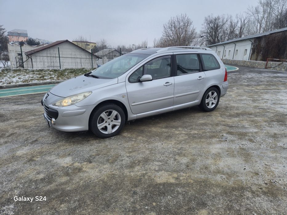 Peugeot 307 motor 2.0 diesel 130 cp    7 LOCURI   panoramic  2300 euro
