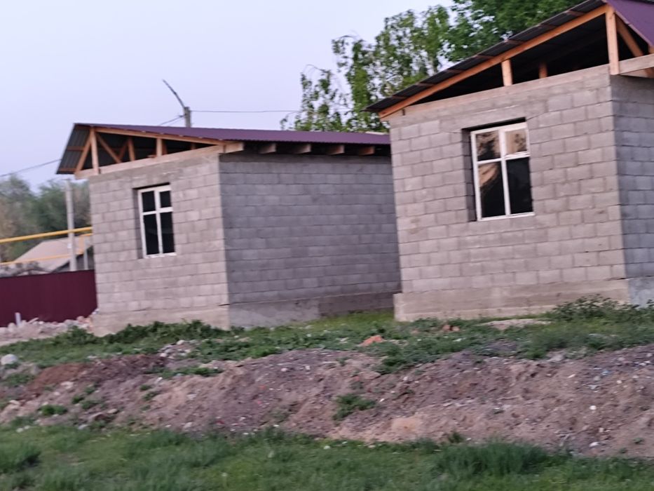 2 участка с времянками