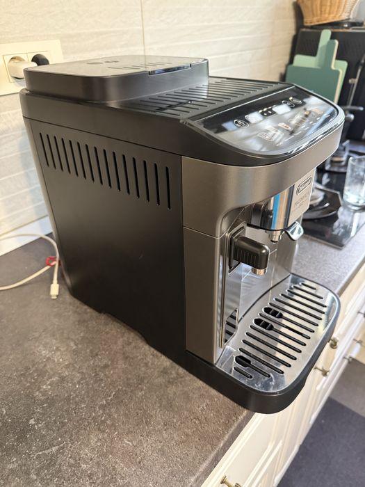 Expresor de cafea DeLonghi Magnifica Evo