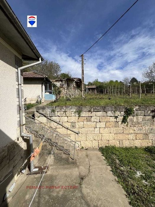 Къща на два етажа в с. Горно Абланово, обл. Русе