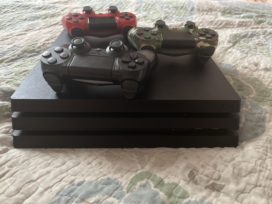 Продам ps4pro в хорошем
