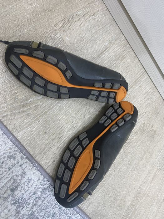 Продам кроссовку.