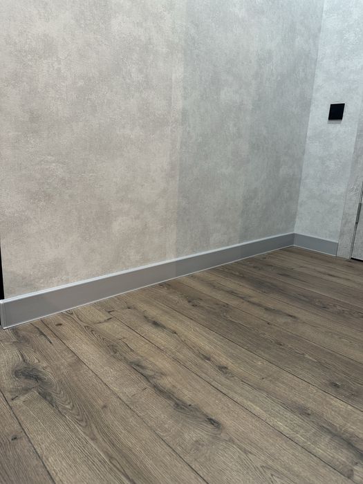 Новый плинтус, остаток, дешево