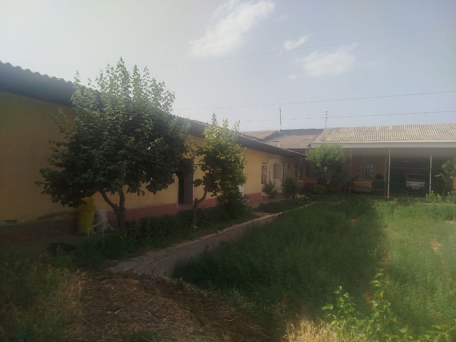 10.5 сотик уй сотилади 1сотиги 30.000$келишамиз срочна сотилади