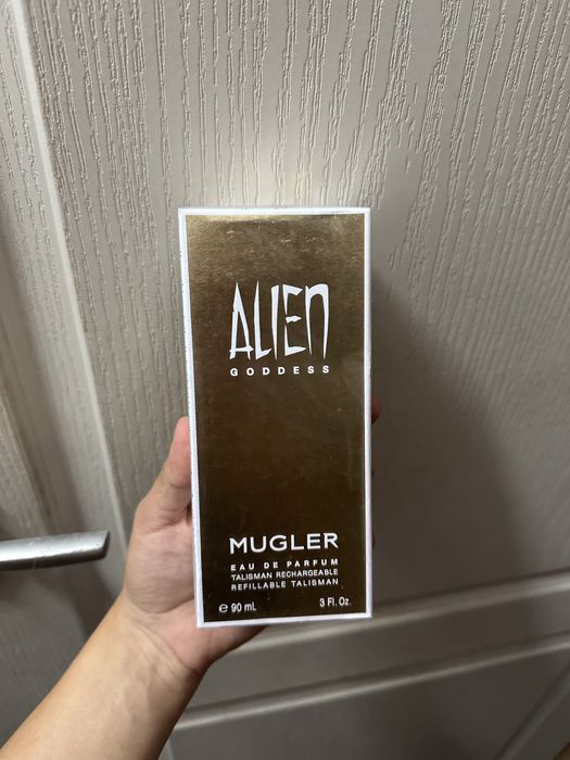 Alien mugler goddess