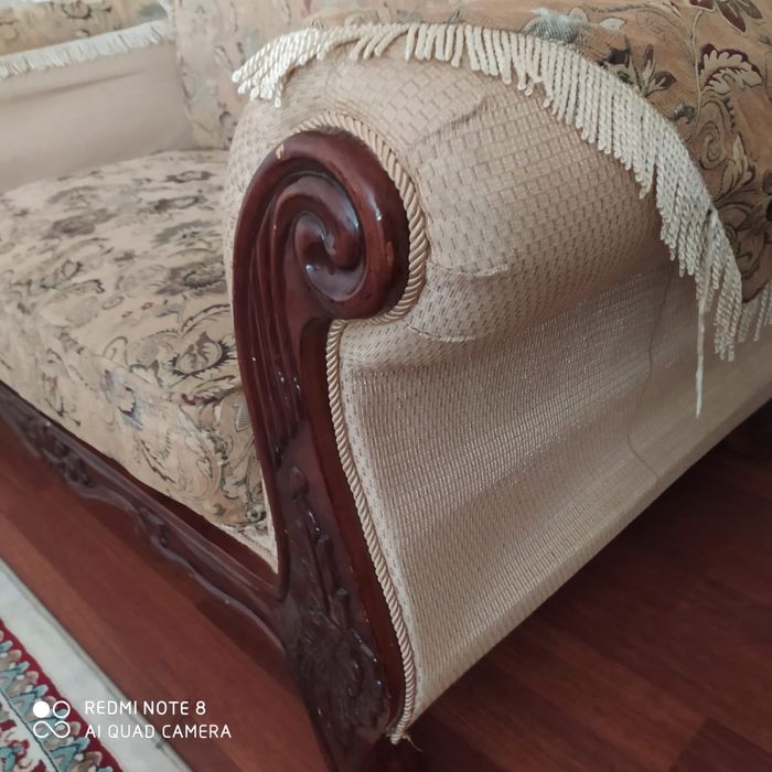 Диван для гост